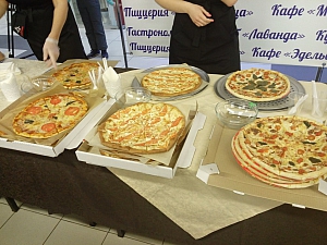 Повара пиццерии Соренто представили пиццу на дегустации, организованной администрацией Мурома
